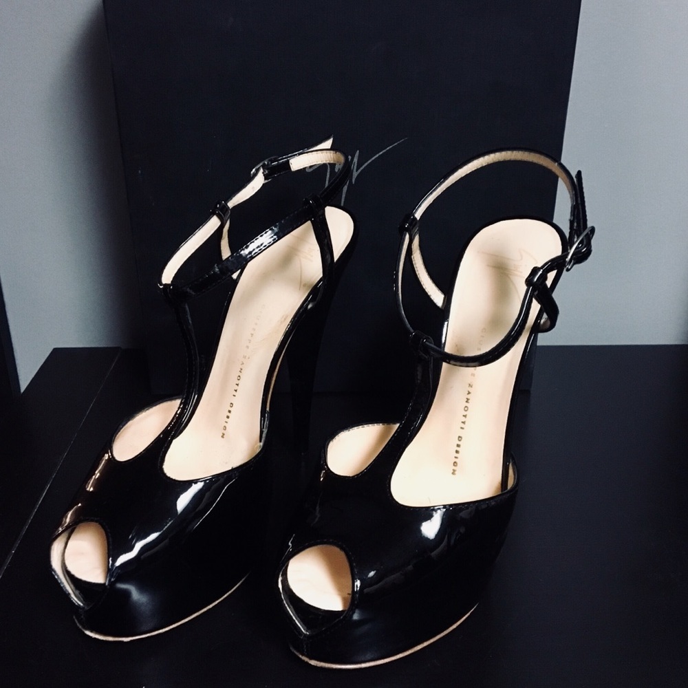 Giuseppe Zanotti Monro 105 T-strap Sandal